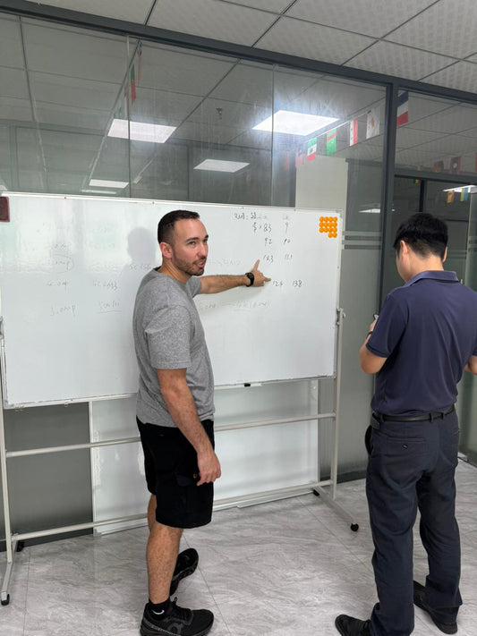 Raimundo en inspección de fábrica para Ninja Sourcing